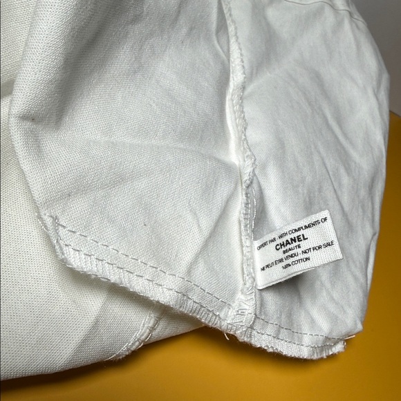 Authentic CHANEL White Cotton Dust Bag - Picture 7 of 7